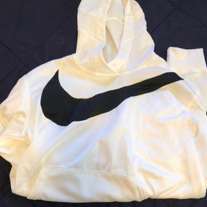 Woman’s Nike Sweatshirt
